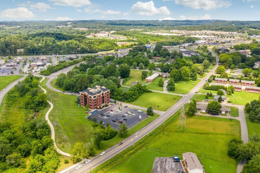 More Photos Of 3855 N Ocoee St, Cleveland Office For Sale