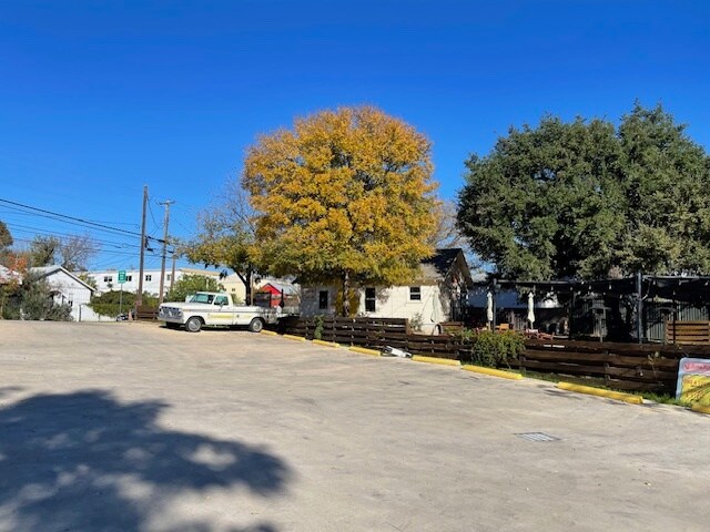 More Photos Of 1309 Rosewood Ave, Austin Restaurant For Lease