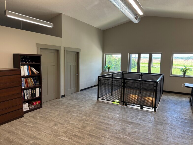 More Photos Of 996 Thornwood Dr, Heath Office For Sale