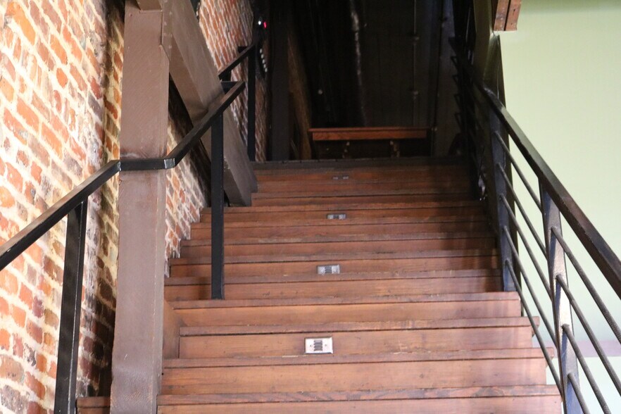 More Photos Of 111 E Erwin St, Tyler Storefront Retail Office For Lease