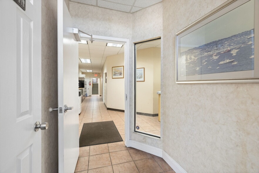 More Photos Of 1190 Hylan Blvd, Staten Island Office For Sale