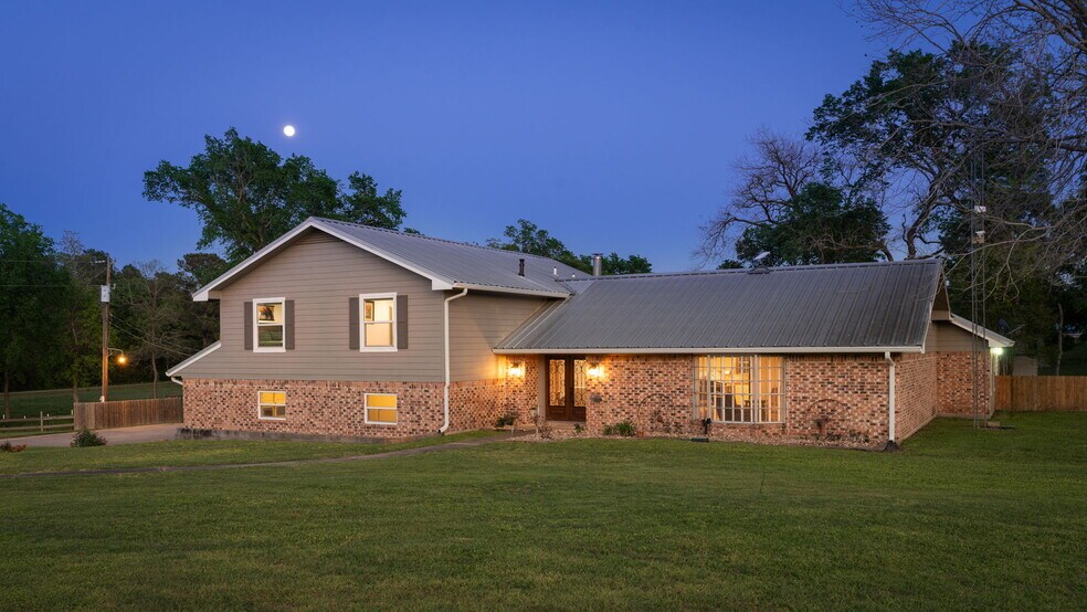 More Photos Of 2355 Jackson League Cir, Brenham Lodge Meeting Hall For Sale