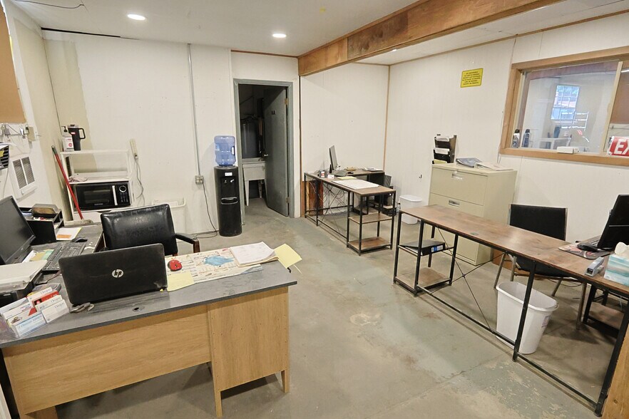 More Photos Of 390 N Front St, Coos Bay Industrial For Sale