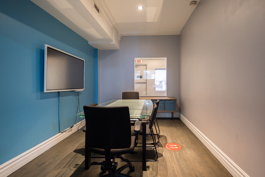 More Photos Of 1583 Rue Saint-Hubert, Montréal Medical For Sale