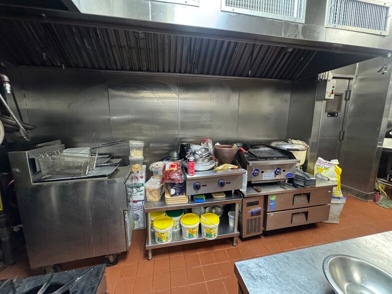 More Photos Of 208 Grand St, Brooklyn Storefront Retail Residential For Lease