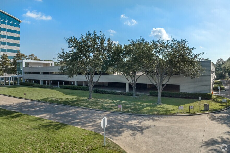 More Photos Of 4646 W Sam Houston Pky N, Houston Office For Lease