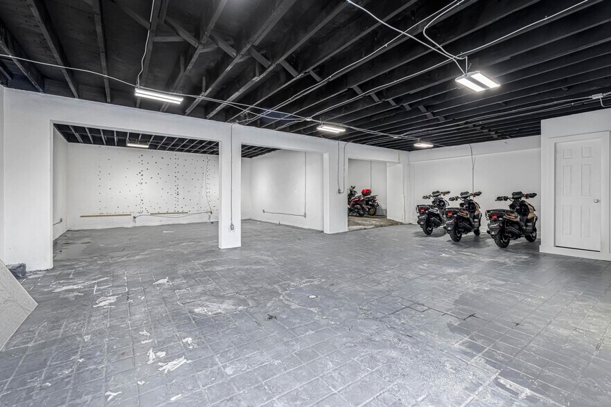 More Photos Of 3705 NW 35th Ave, Miami Warehouse For Lease