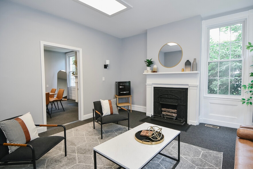 More Photos Of 93-97 Broad St, Middletown Office For Sale