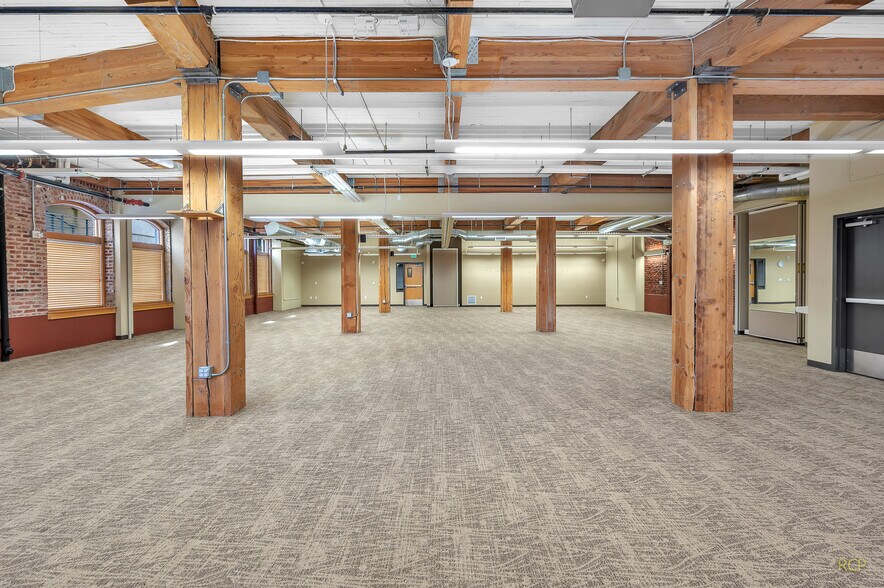 More Photos Of 75 NW Couch St, Portland Medical For Lease