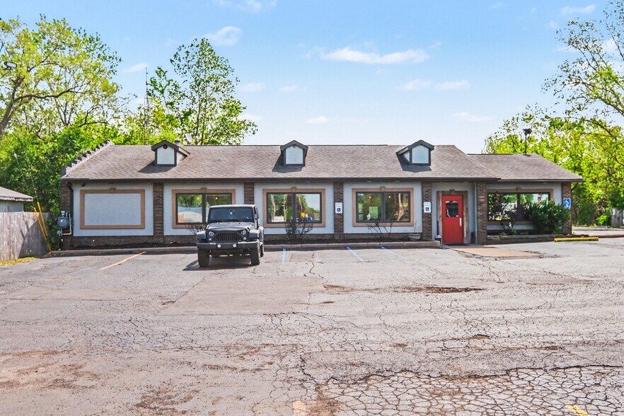 Primary Photo Of 5153 Fenton Rd, Flint Restaurant For Sale