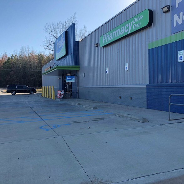 More Photos Of 1190 S Arkansas St, Springhill Drugstore For Lease