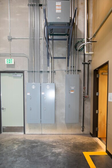 More Photos Of 1460 Overlook Dr, Lafayette Manufacturing For Lease