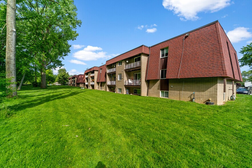 More Photos Of 5216 E Lake Rd, Sheffield Lake Apartments For Sale