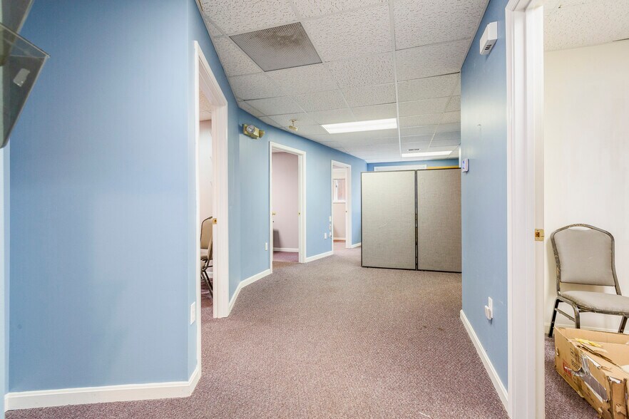 More Photos Of 3044 Breckenridge Ln, Louisville Office Residential For Sale