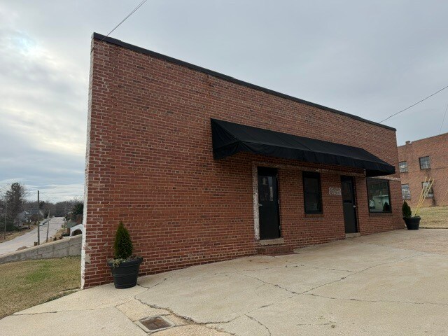 More Photos Of 141 Depot St, Roxboro Office For Lease