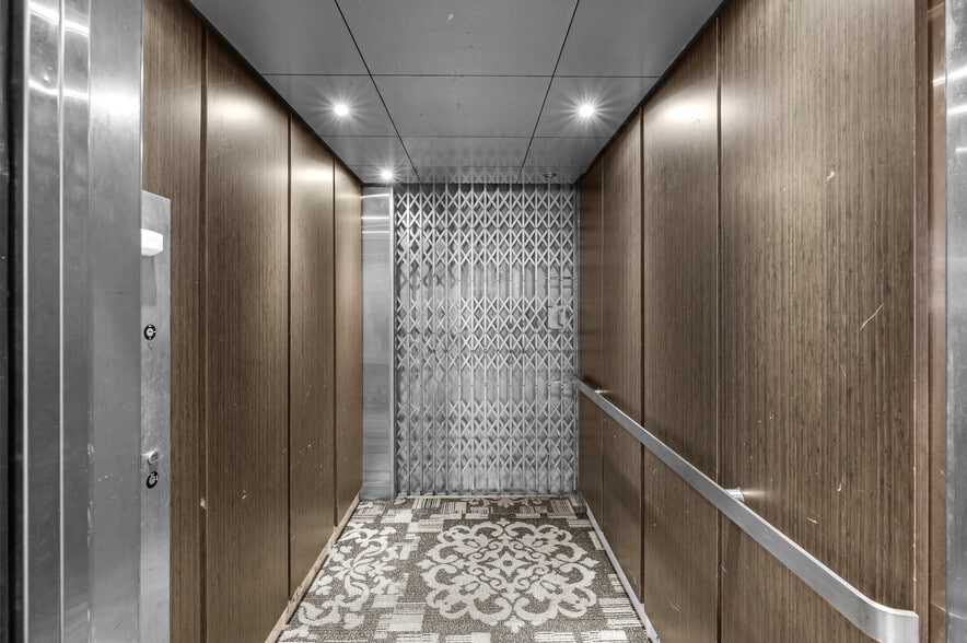 More Photos Of 655 2nd Ave S, Saint Petersburg Restaurant For Sale