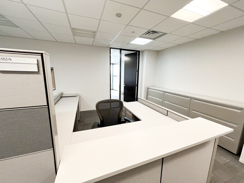 More Photos Of 303 Veterans Airpark Ln, Midland Office For Lease