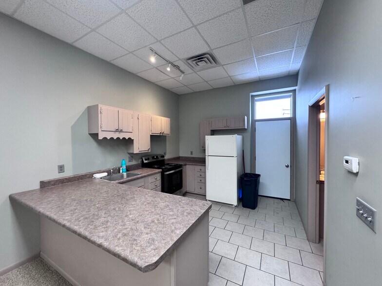 More Photos Of 217 N Randolph St, Macomb Office For Sale