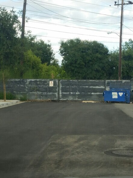 More Photos Of 11606 W Higgins St, North Hollywood Warehouse For Lease