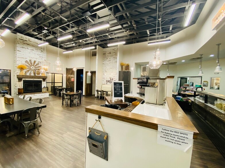 More Photos Of 2090 W Pleasant Grove Rd, Rogers Freestanding For Lease