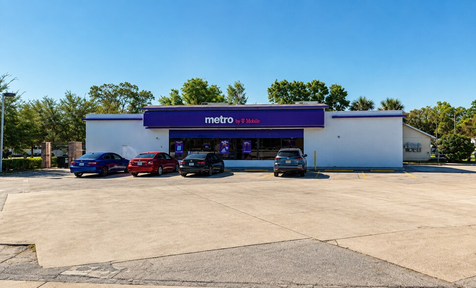 More Photos Of 1910 W Vine St, Kissimmee Freestanding For Lease