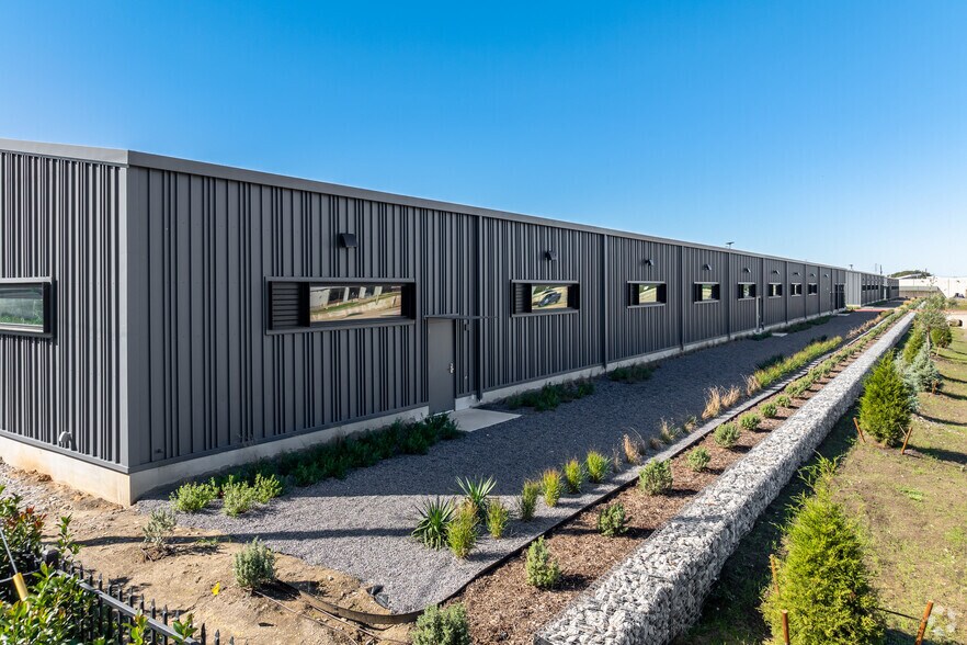 More Photos Of 2200-2300 SE Loop 820 Hwy, Fort Worth Unknown For Lease