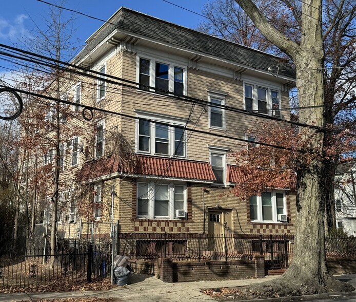 Primary Photo Of 67-69 Fabyan Pl, Newark Apartments For Sale