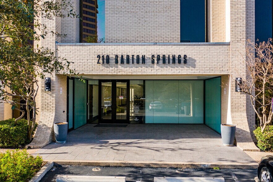 More Photos Of 210 Barton Springs Rd, Austin Office For Lease