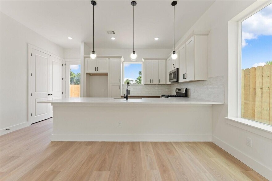 More Photos Of 9119 Henrietta Street #A & B, Houston Multifamily For Sale