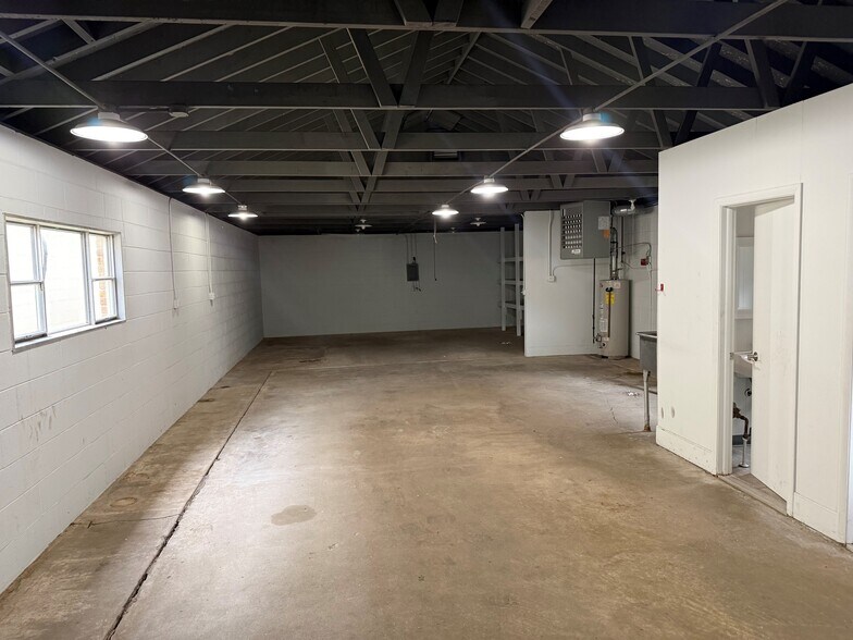More Photos Of 202 S. 13th Ave. St. Charles Il. 60174 Ave, St Charles Flex For Lease