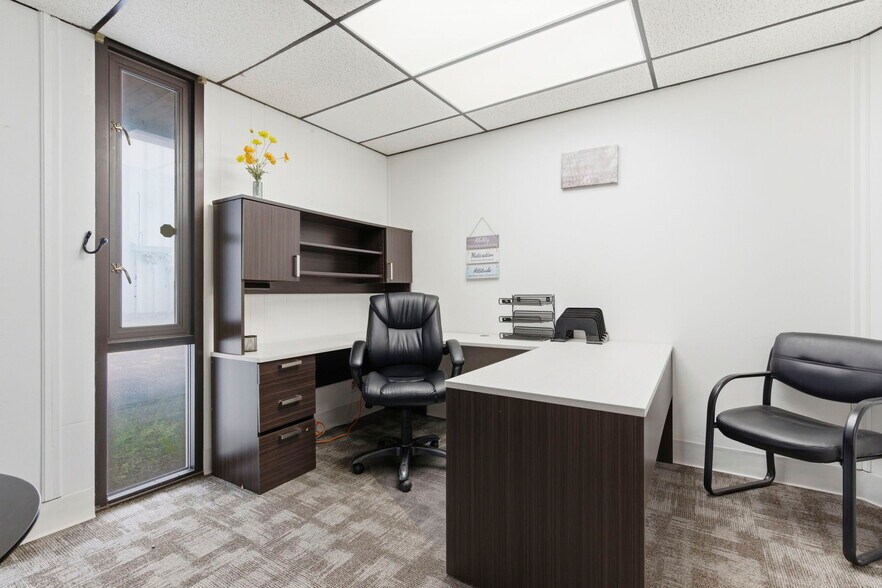 More Photos Of 1331 N Stewart Ave, Springfield Medical For Sale