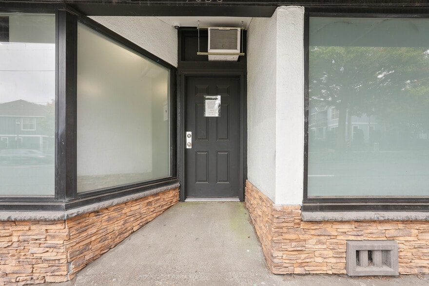 More Photos Of 7050 Martin Luther King Jr Blvd, Portland Freestanding For Lease