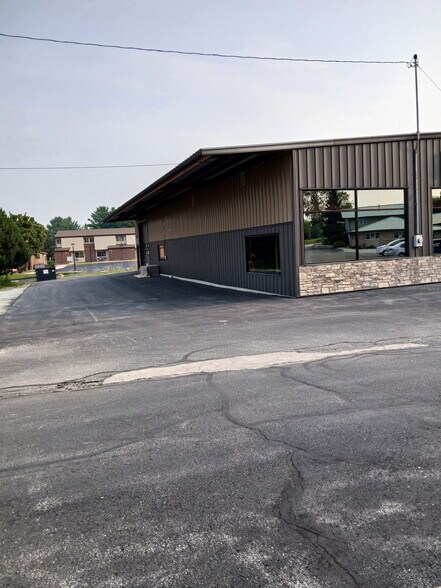 More Photos Of 953 Egg Harbor Rd, Sturgeon Bay General Retail For Sale