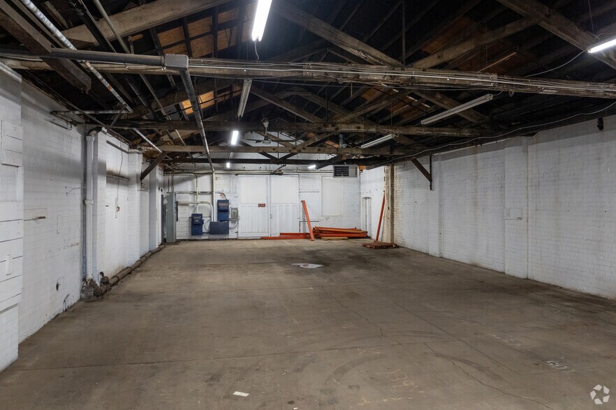 More Photos Of 400 Cherry Ave SE, Canton Manufacturing For Lease