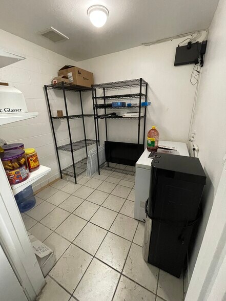 More Photos Of 15355 Sherman Way, Van Nuys Unknown For Lease