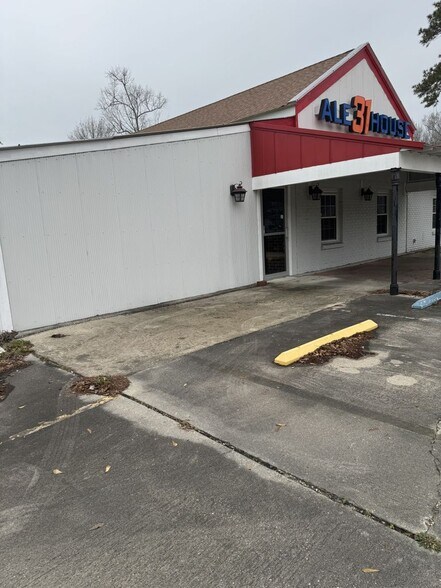 More Photos Of 2890 E Causeway Approch, Mandeville Restaurant For Sale