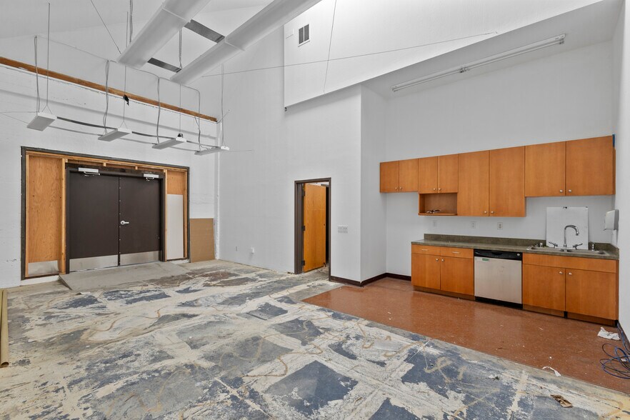 More Photos Of 1422 Harrison St, Oakland Warehouse For Sale