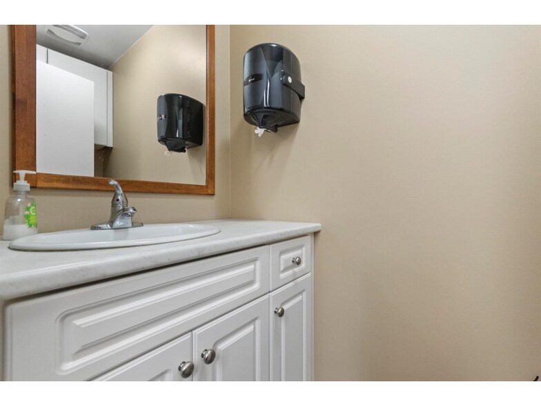 More Photos Of 45831 Railway Ave, Chilliwack General Retail For Sale