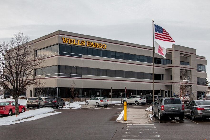 More Photos Of 3200 Main St NW, Coon Rapids Medical For Lease