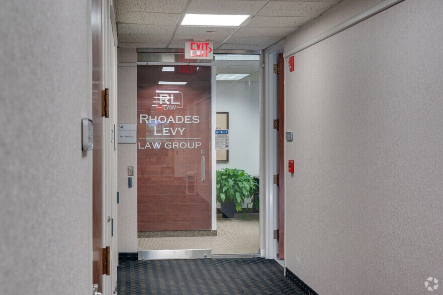 More Photos Of 3400 Dundee Rd, Northbrook Office For Lease