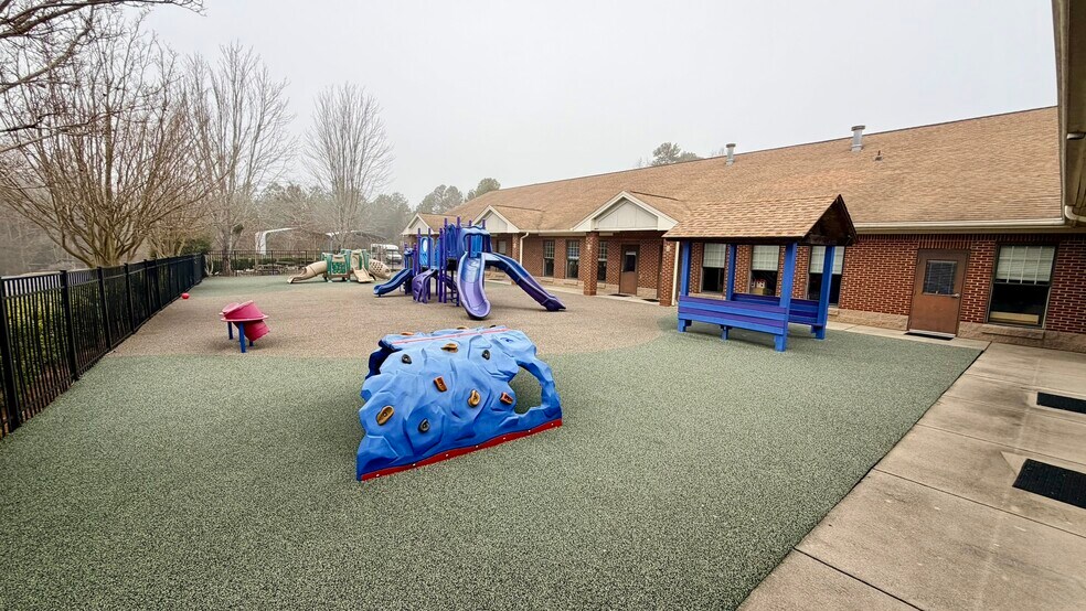 More Photos Of 9113 Blair Rd, Mint Hill Specialty For Lease