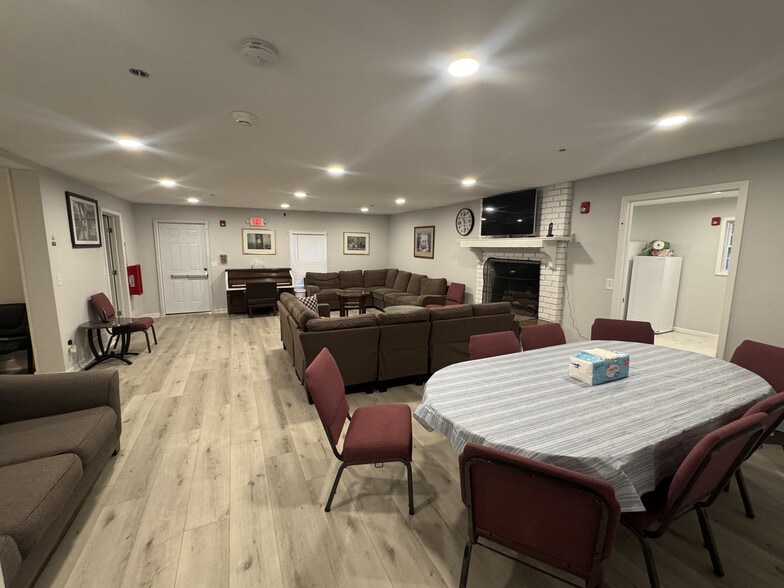 More Photos Of 340 Lockheed Ave SE, Marietta Healthcare For Sale