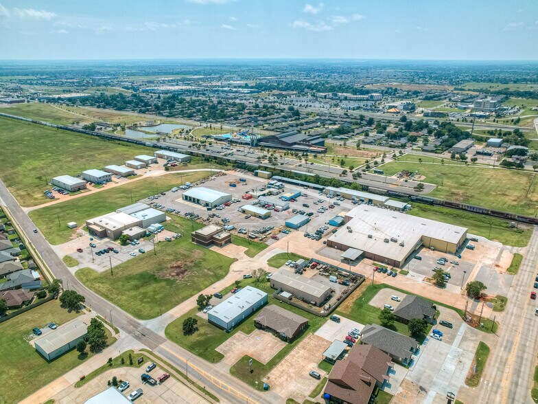 More Photos Of 525 Tower Dr, Moore Office For Lease