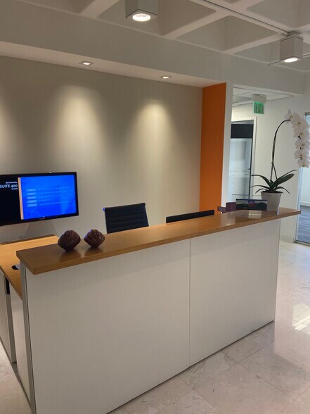 More Photos Of 400 University Dr, Coral Gables Office For Lease