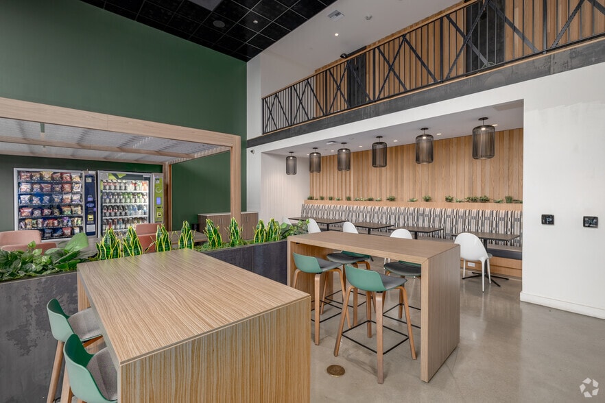 More Photos Of 4520 Alvarado Canyon Rd, San Diego Apartments For Lease