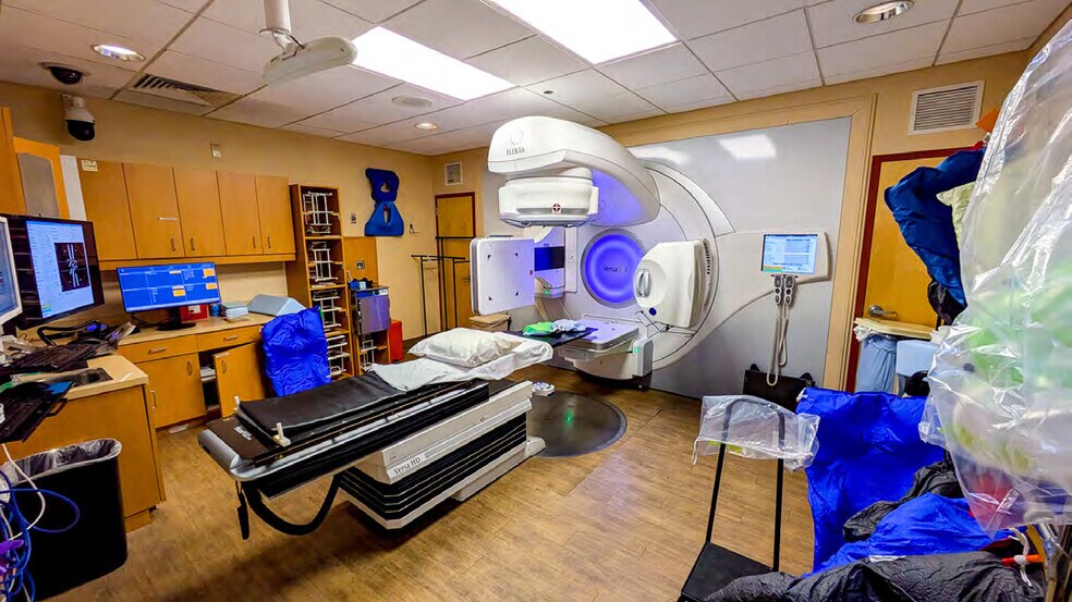 More Photos Of 8946 77th Ter E, Lakewood Ranch Medical For Sale