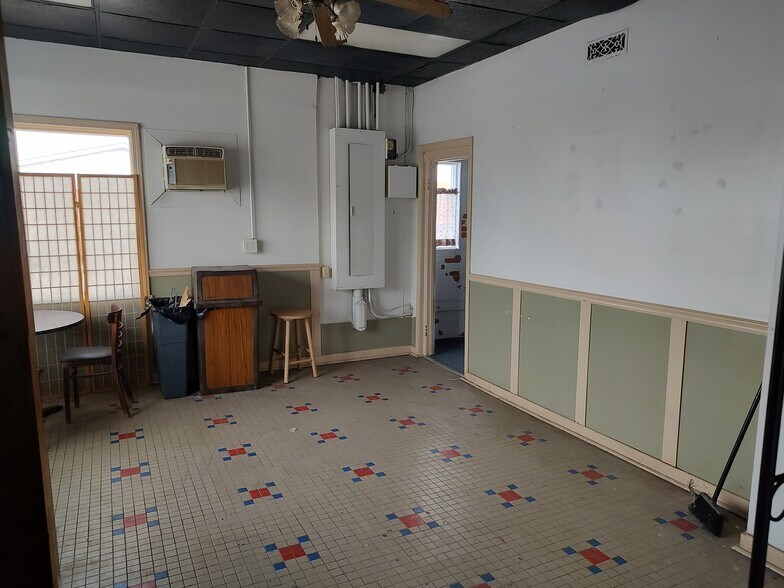 More Photos Of 2106 S Union Ave, Alliance Freestanding For Sale