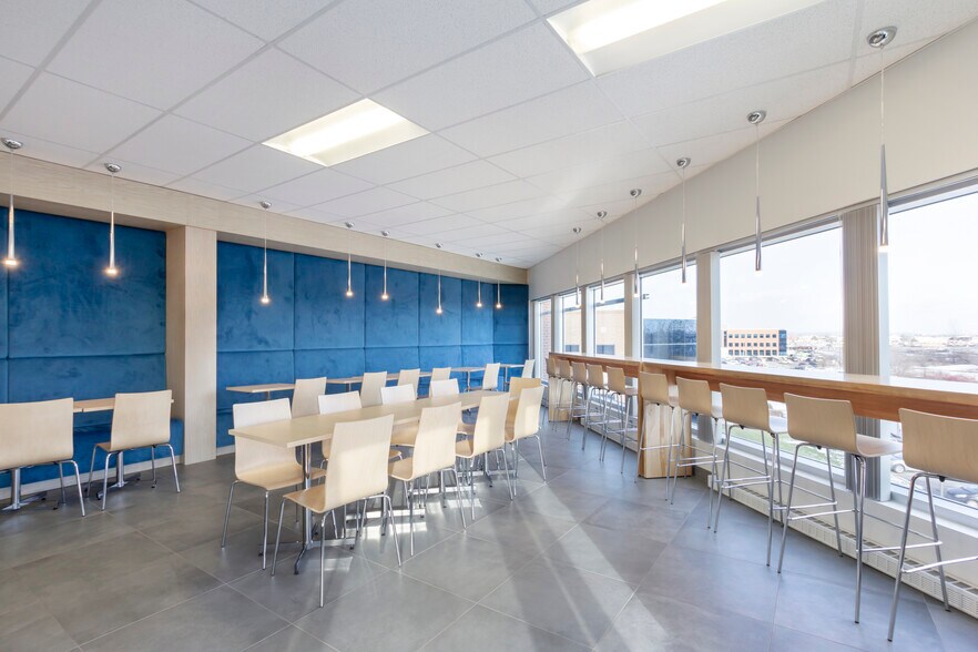 More Photos Of 1175 Boul Lebourgneuf, Québec Office For Lease