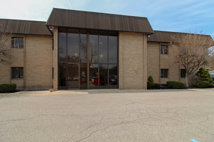 More Photos Of 22190 Garrison St, Dearborn Medical For Lease