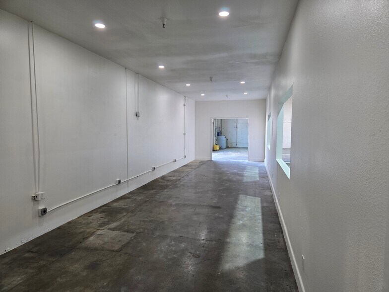 More Photos Of 14095 Laurelwood Pl, Chino Warehouse For Lease